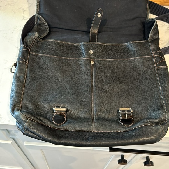 Fossil black distressed messenger laptop bag rugged office attire street style - Picture 10 of 15